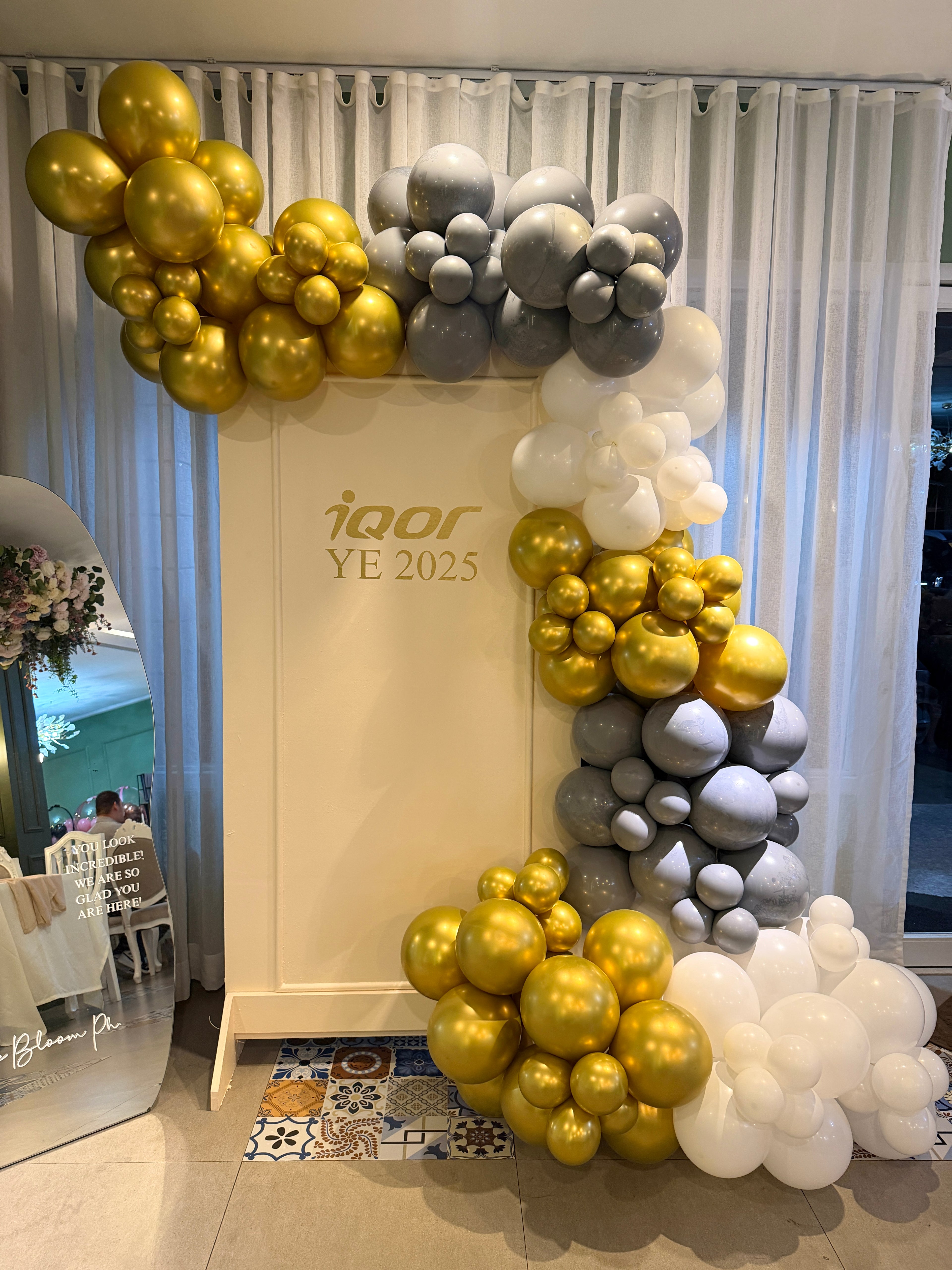 Sand White Backdrop with Gold, Gray, and White Balloons